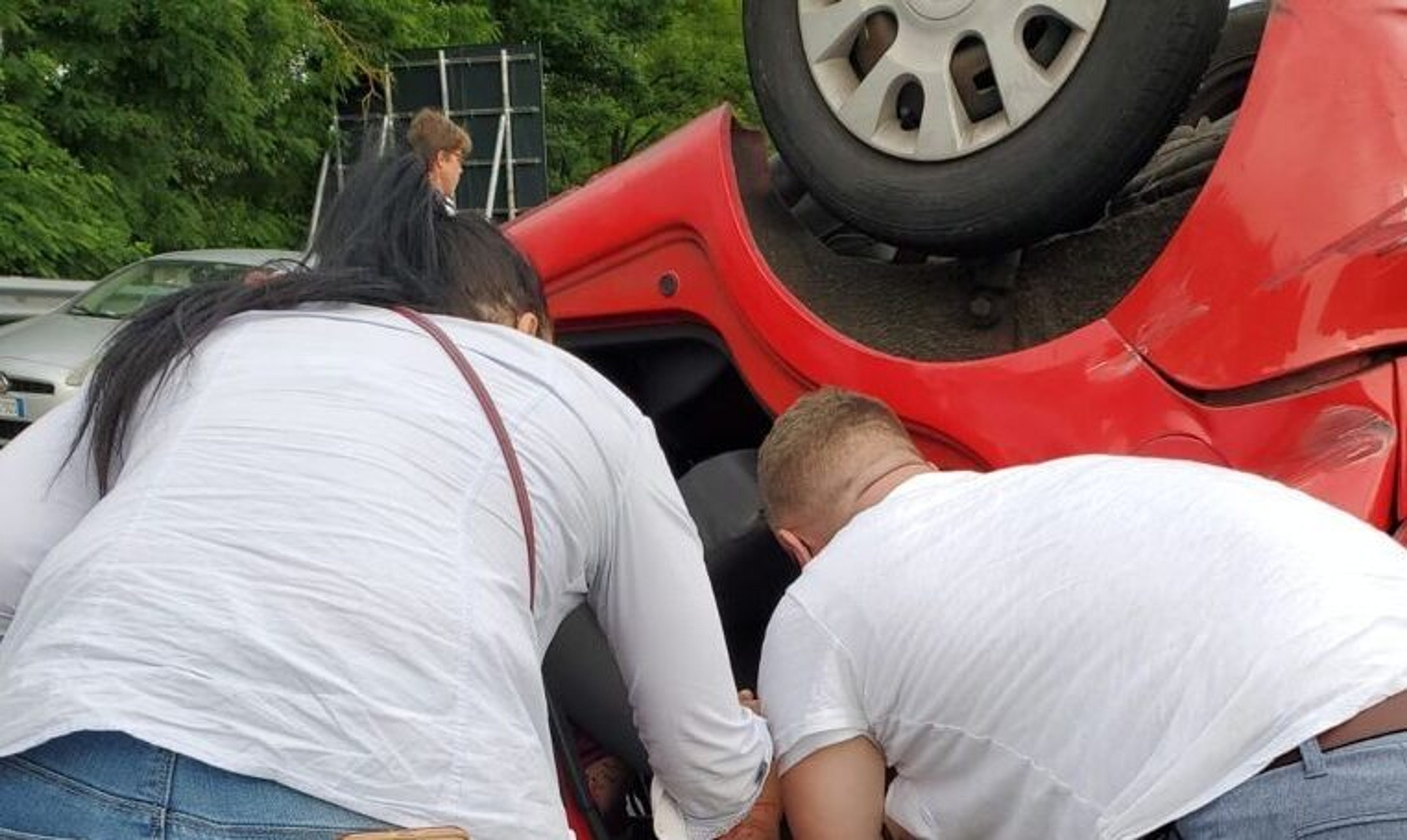 Hero of the Week: soldier becomes first responder during crash on Italian highway