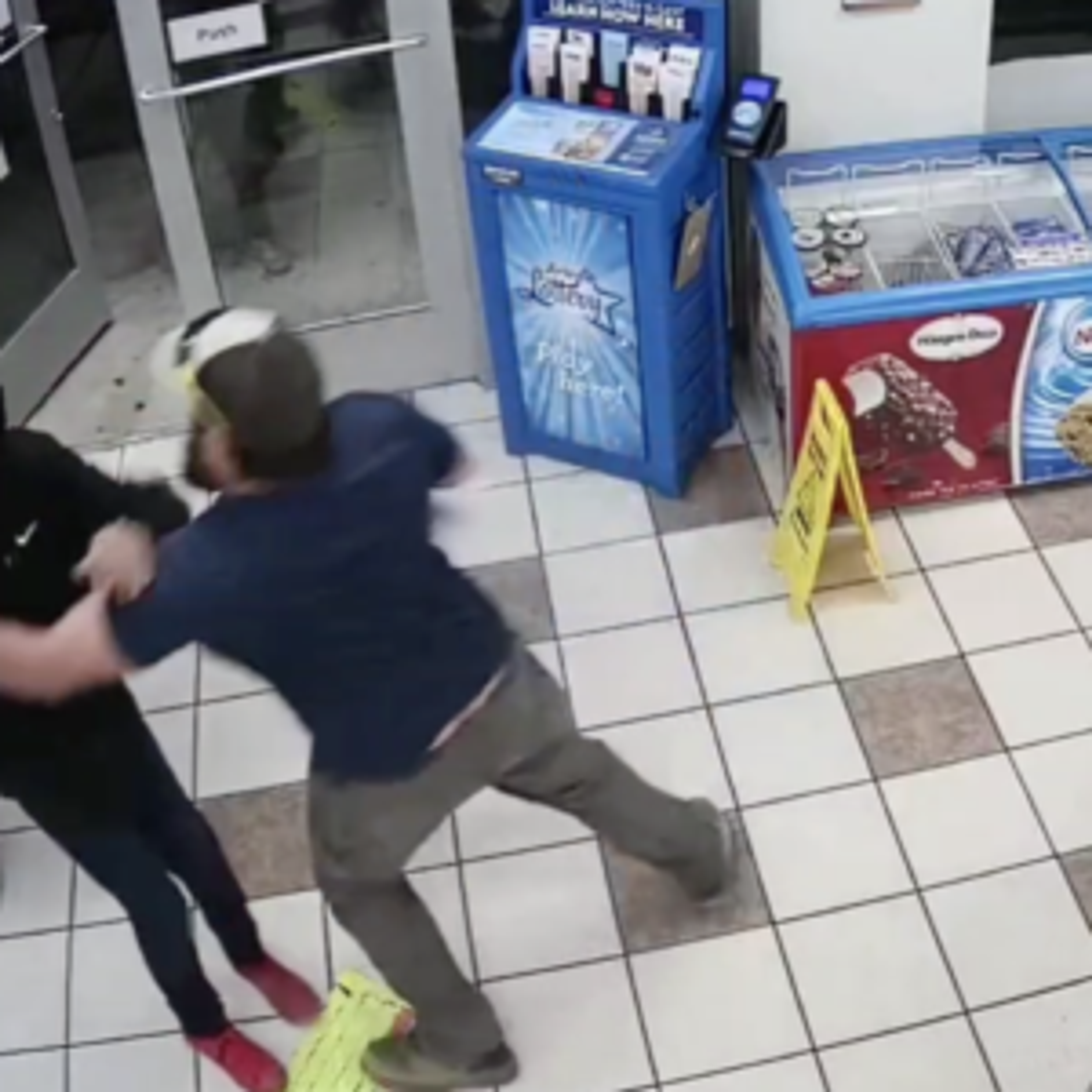 “The Marine Corps taught me not to [mess] around,” says man who stopped robbers