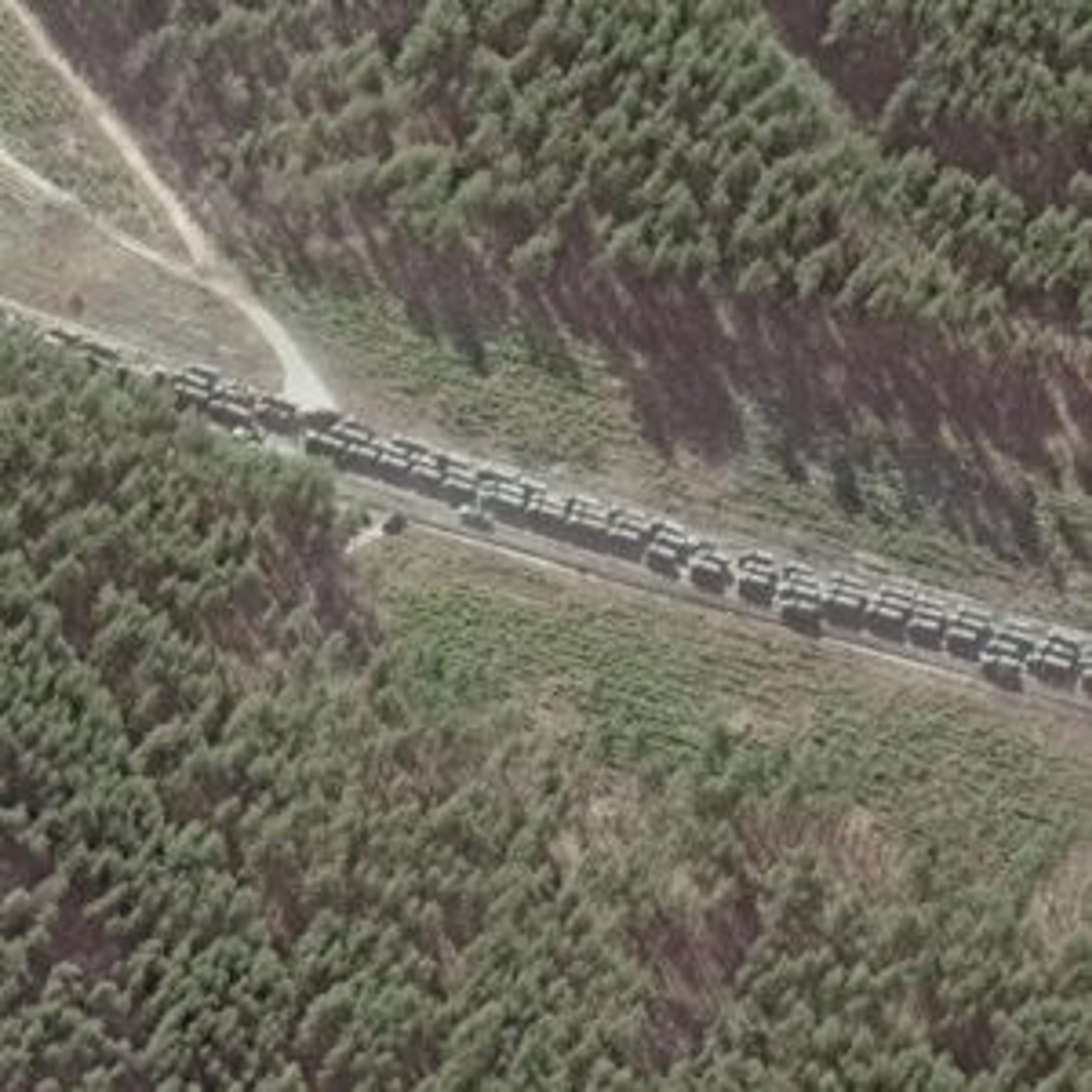 40 mile long Russian convoy stalls, but nearing Kyiv