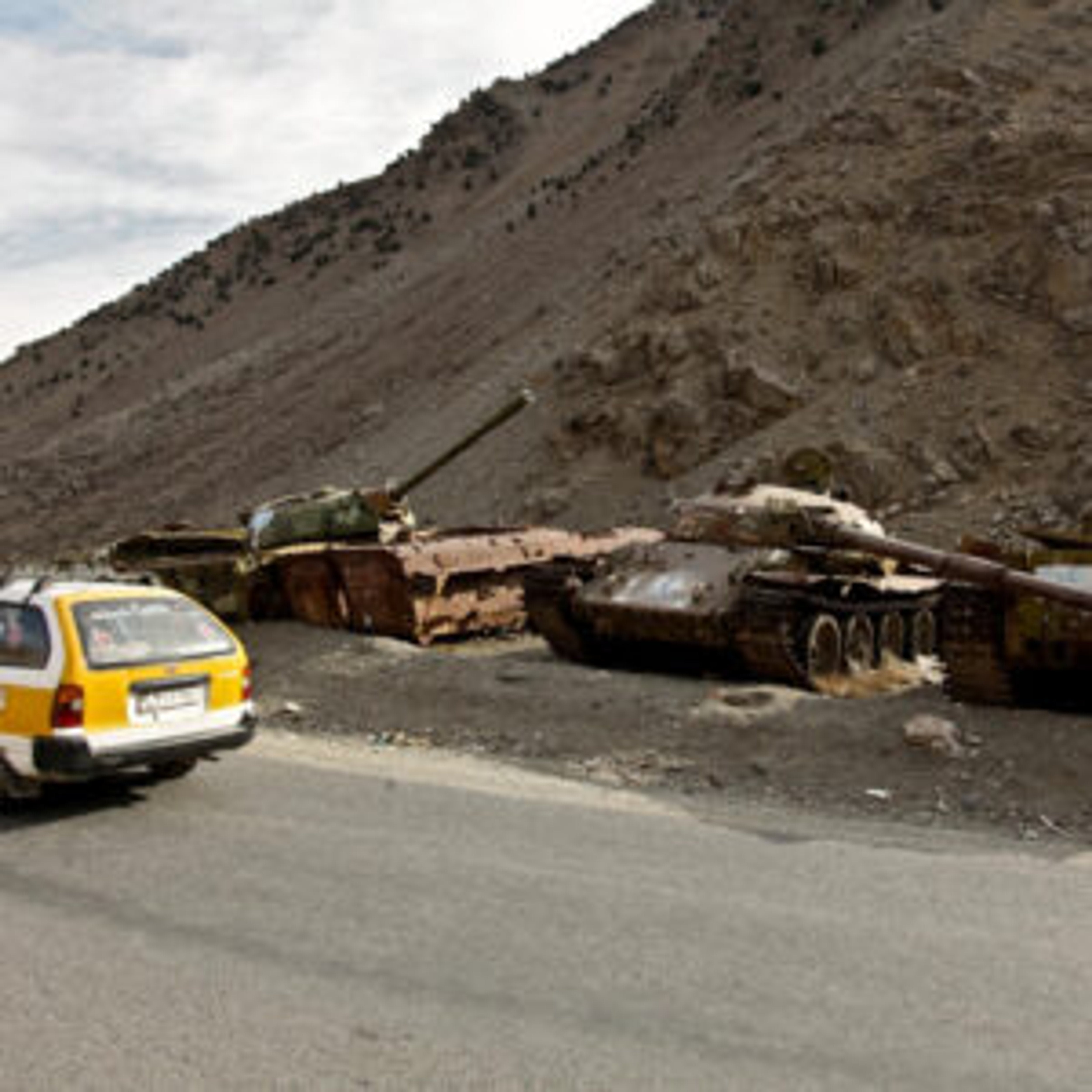 Resistance Fighters and the Taliban: uncertainty over control