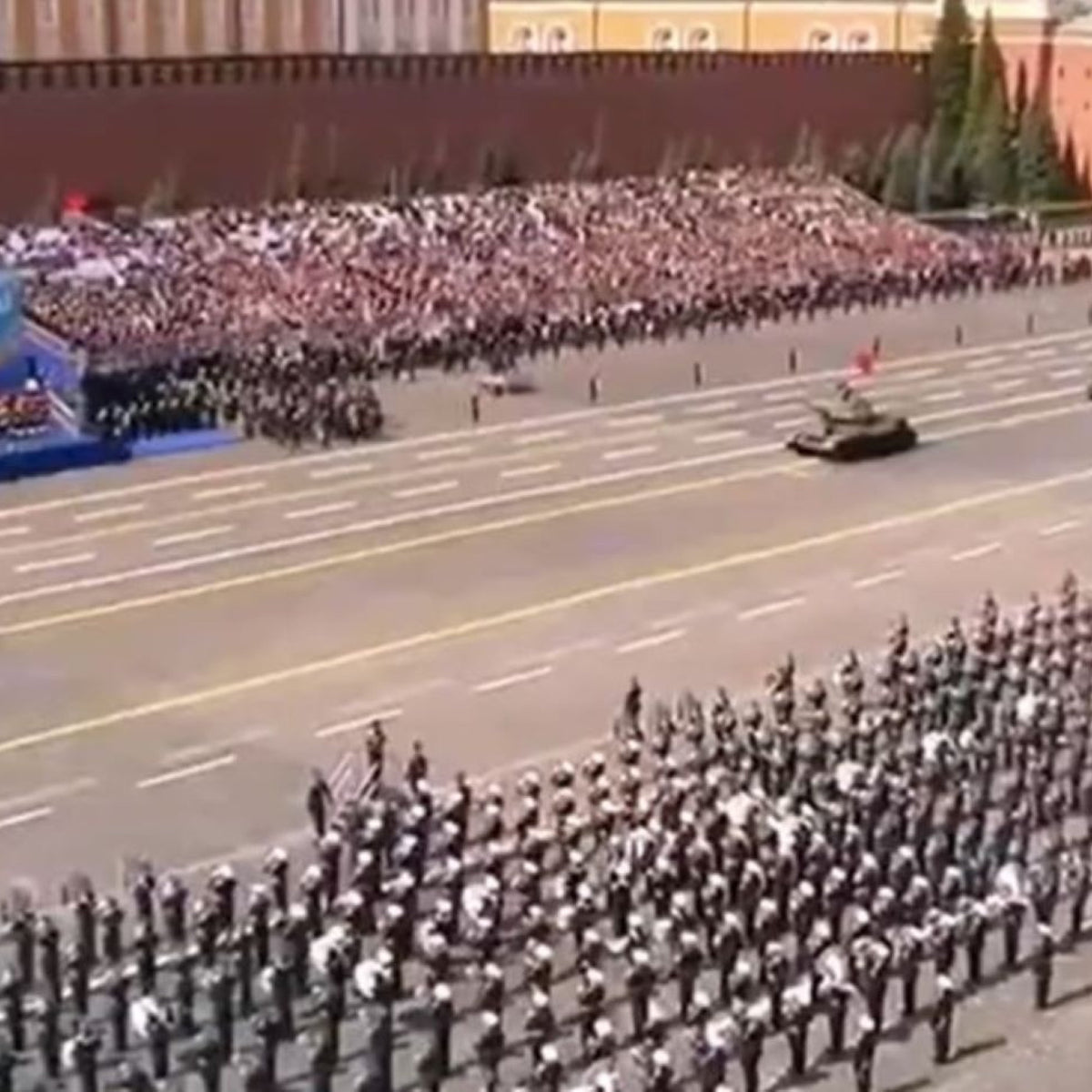 Russia's single-tank parade an embarrassment