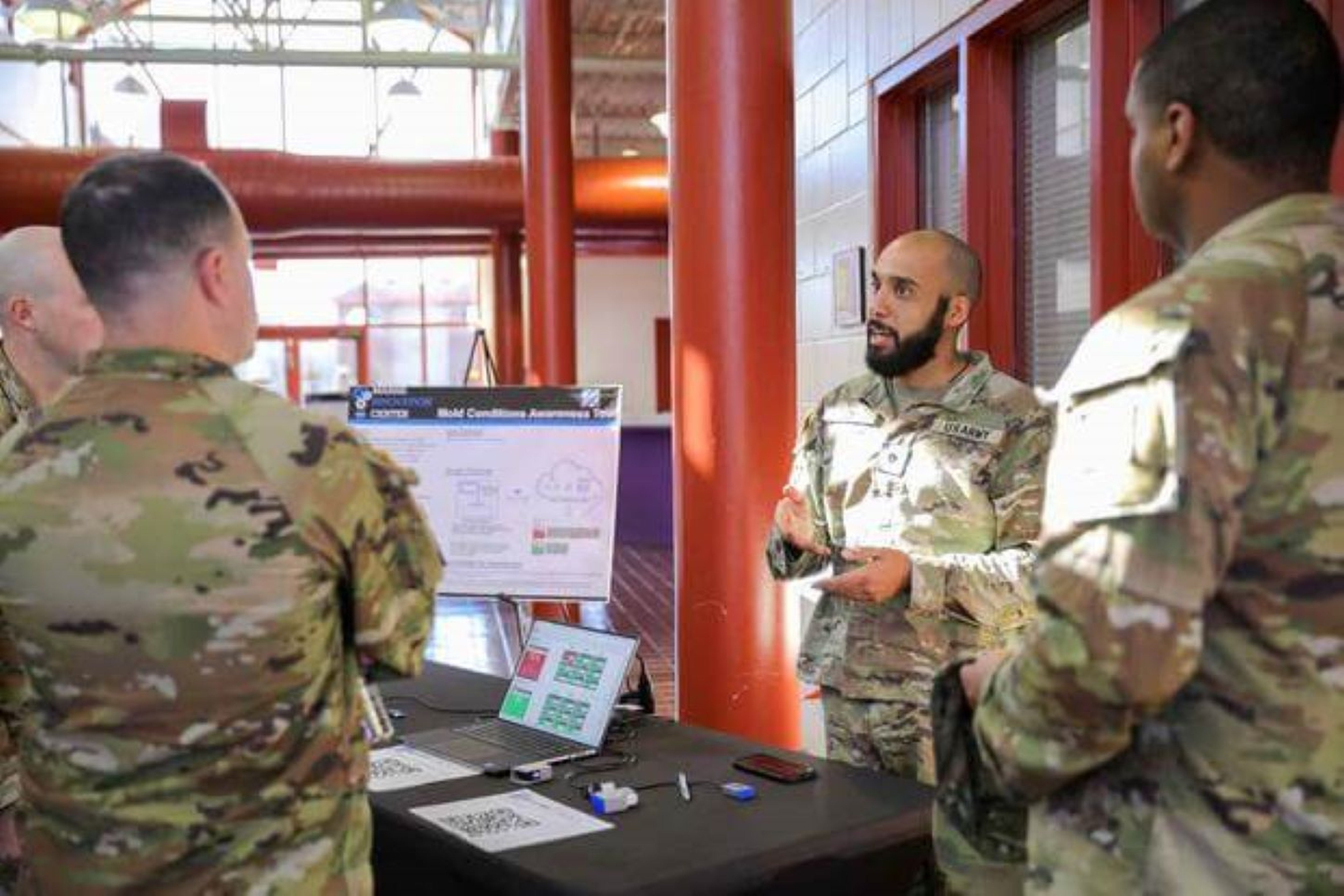 Soldiers pitch mold detection solution to Pentagon