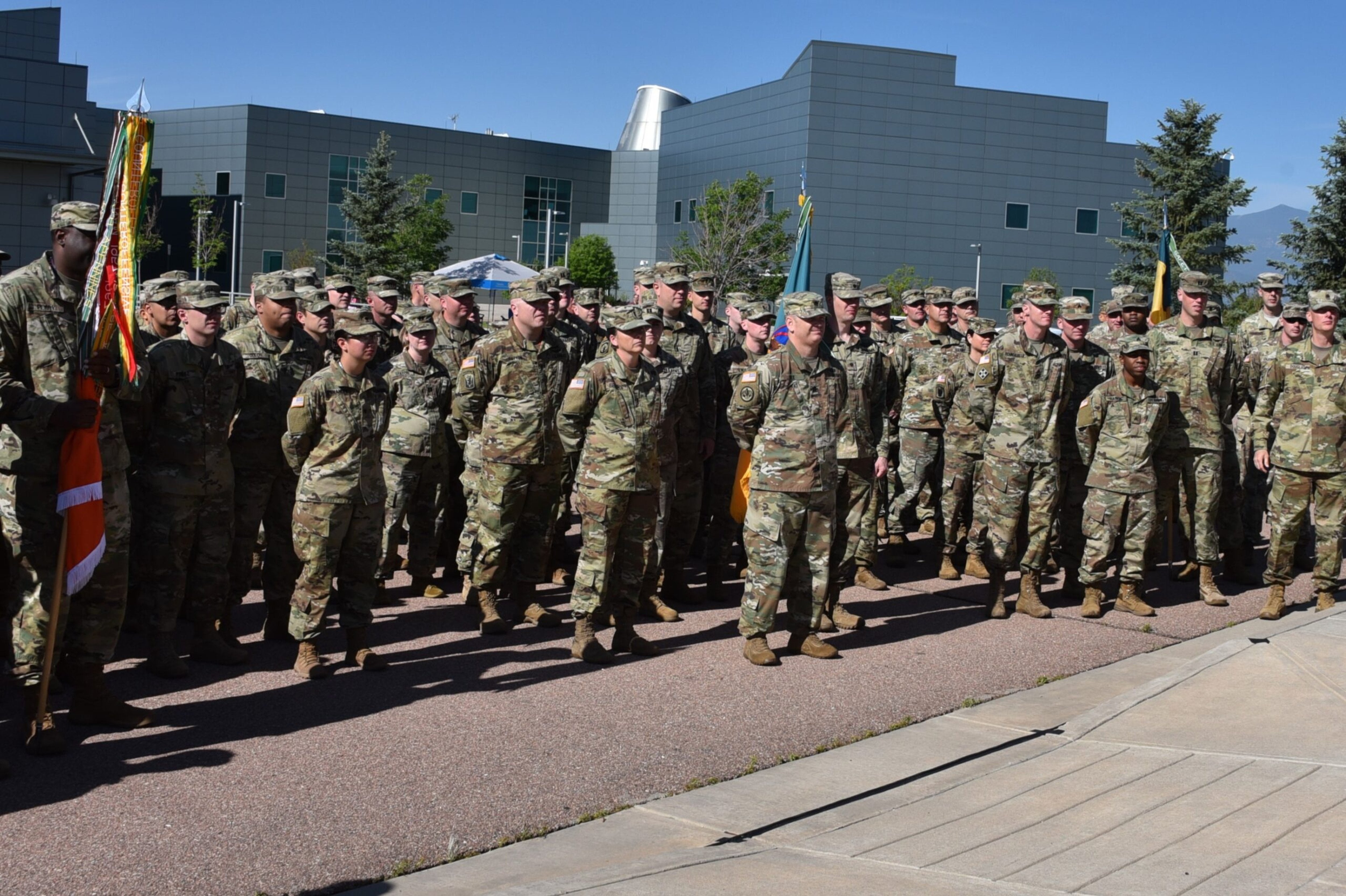 Lawmakers push pay increases to boost enlistment numbers