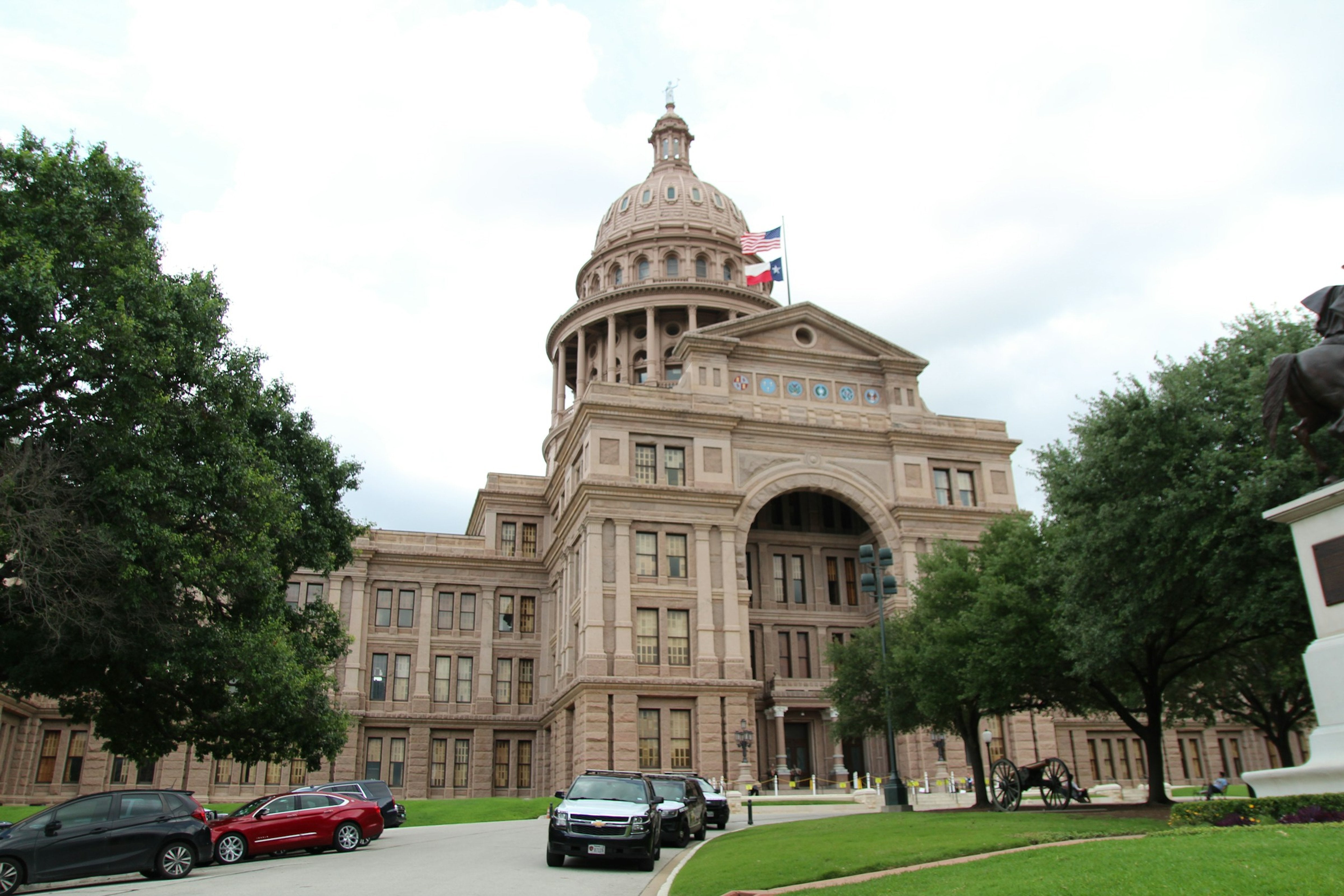 Texas Gov. Greg Abbott Pardons Former Army Sgt. Convicted in 2020 BLM Protest Killing