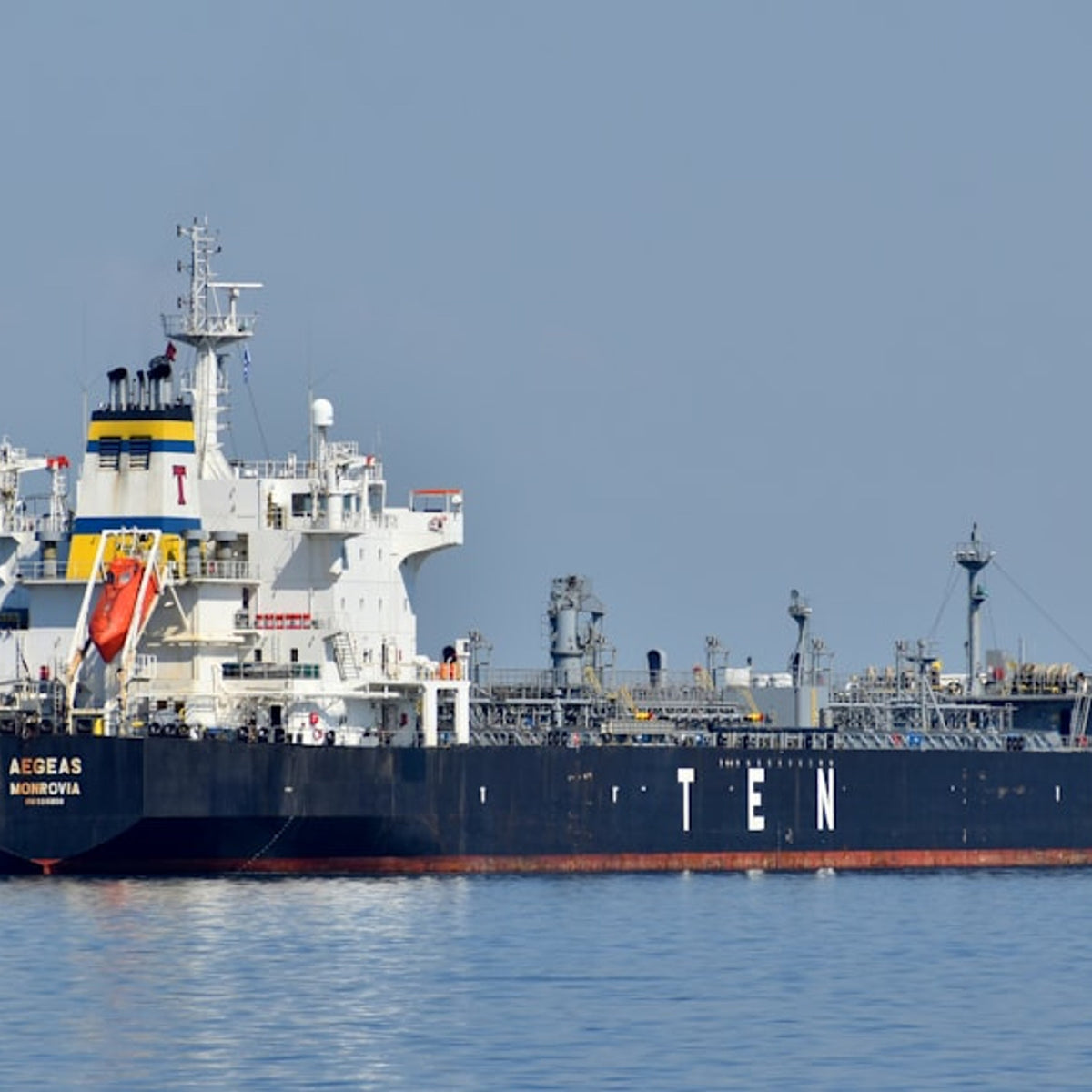 French Destroyer Rescues 29 Mariners from Attacked Oil Tanker in Red S