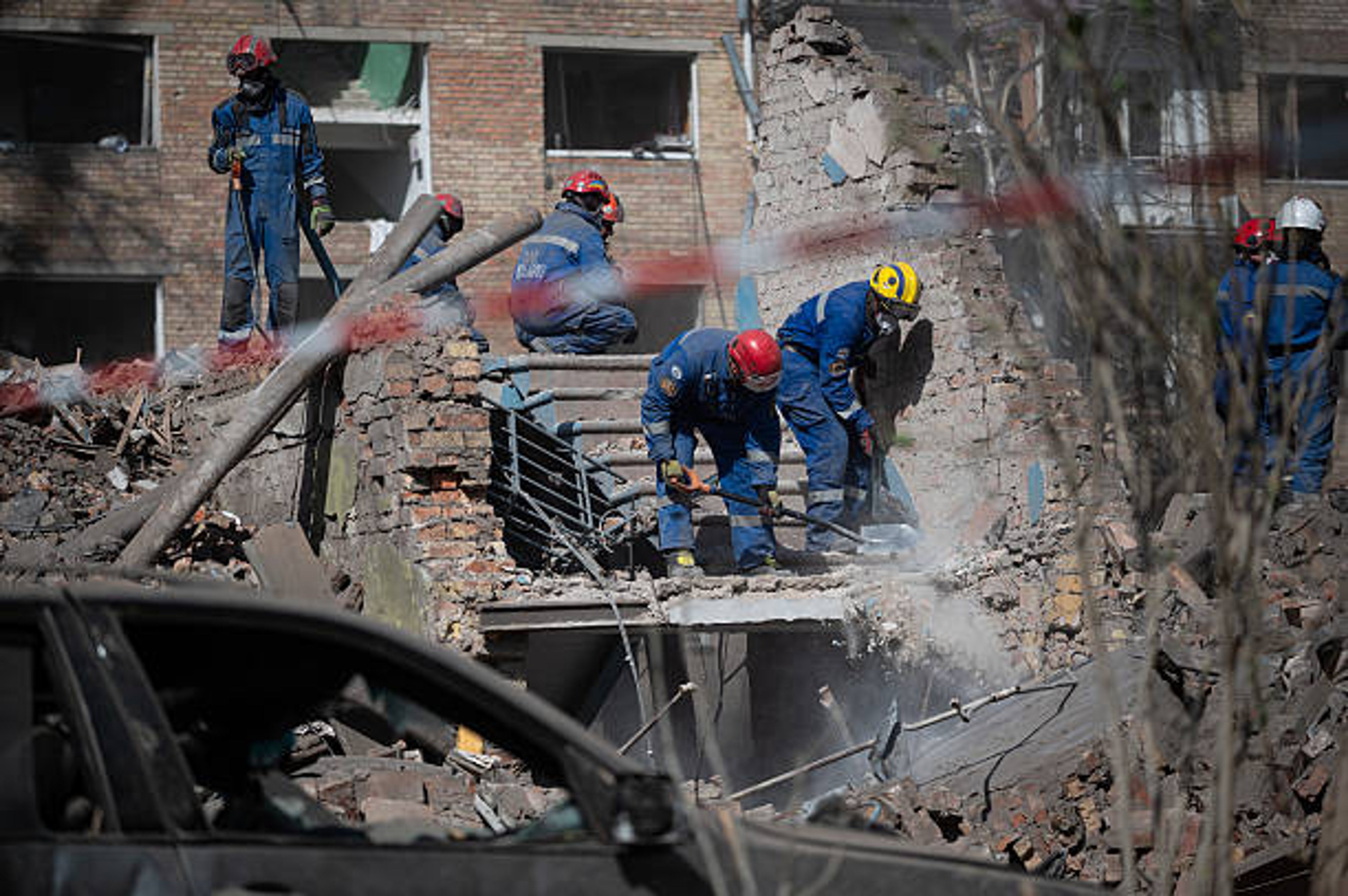 Kyiv Rocked by Overnight Russian Drone and Missile Barrage Amid Major Prisoner Swap