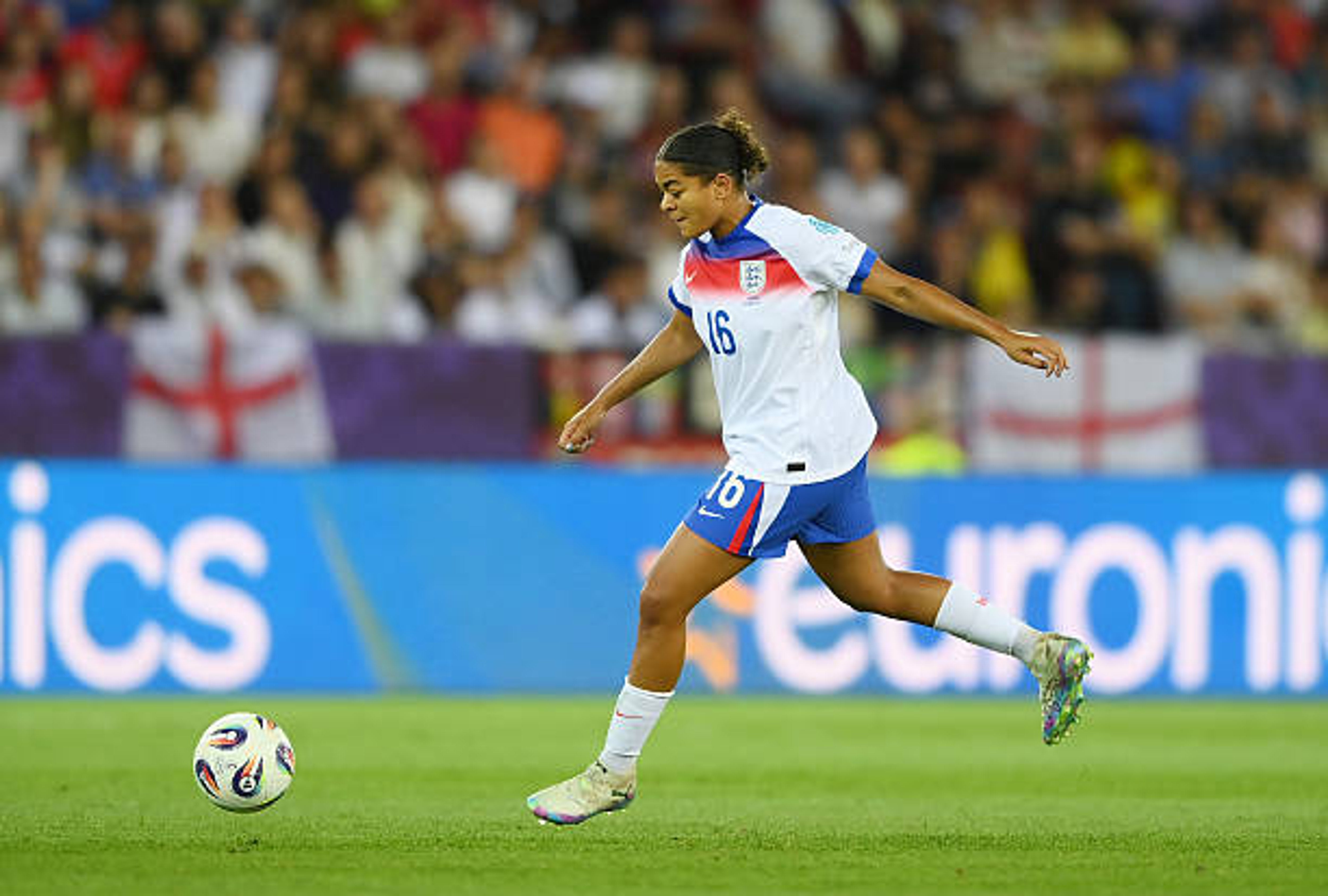 England Defender Jess Carter Targeted with Racial Abuse During Euro 2025