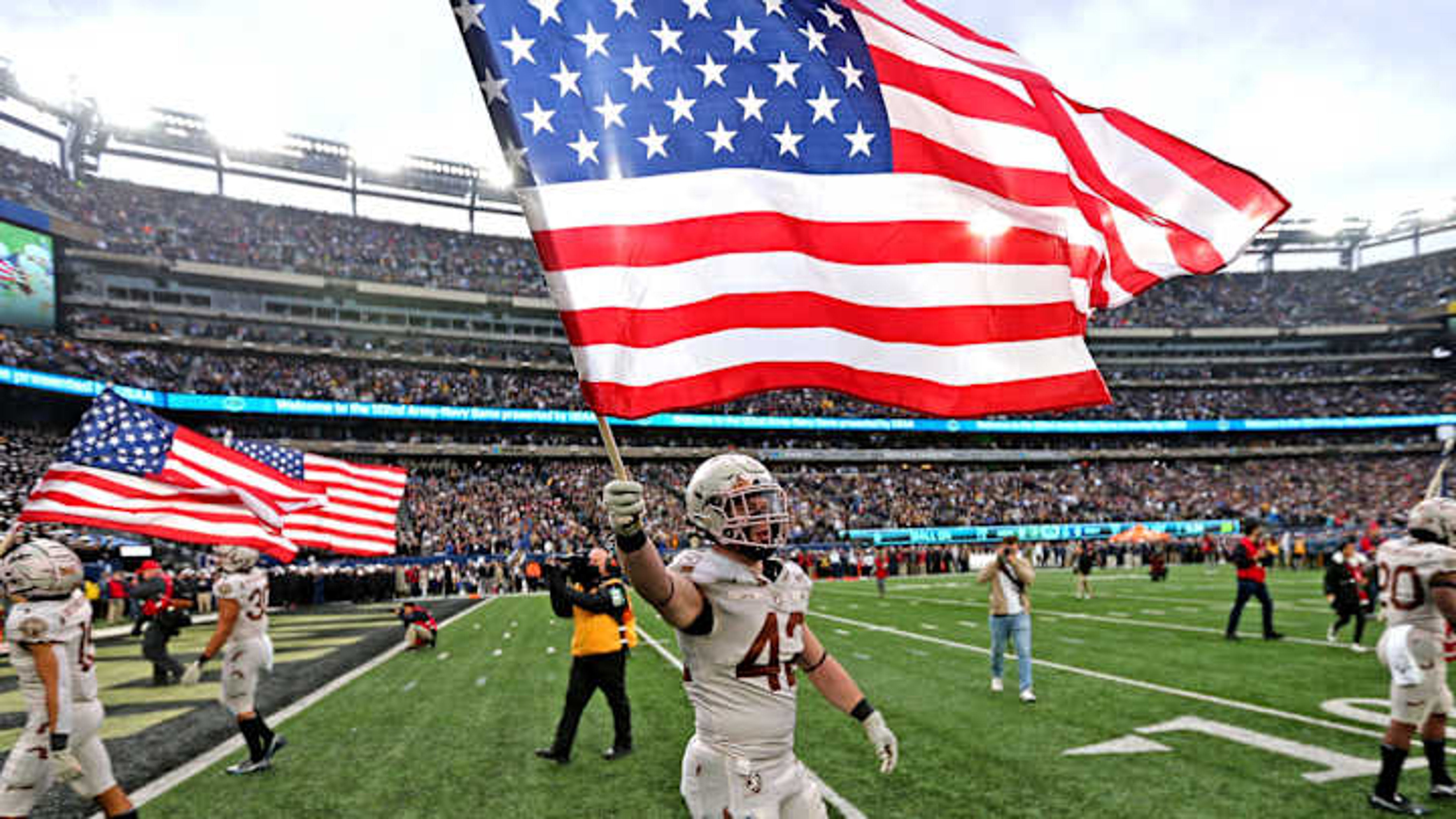 Army Football Player Larry Pickett, Jr. Rescues Man From Burning Vehicle Near West Point