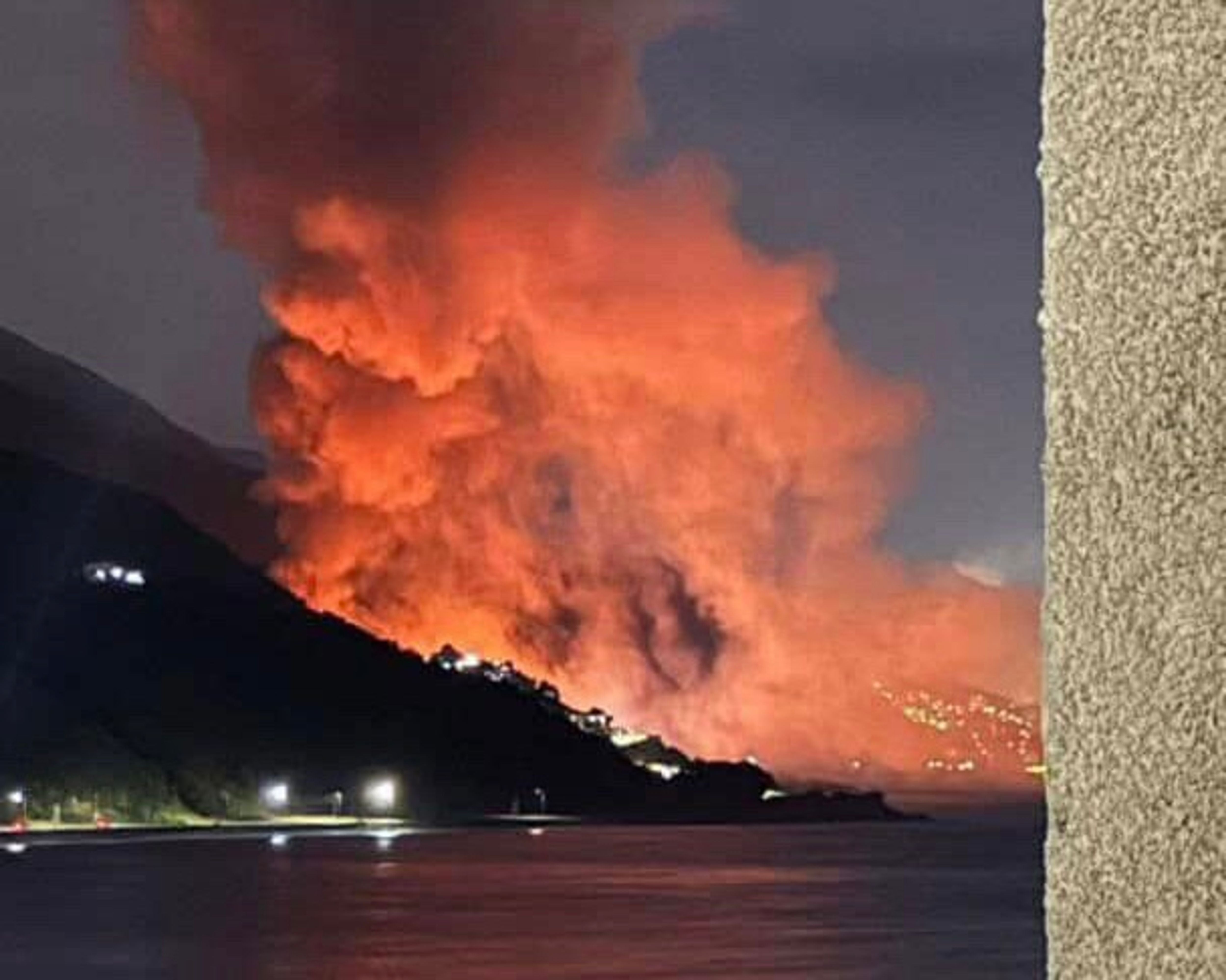 US military captured Venezuelan President Maduro & wife in overnight mission