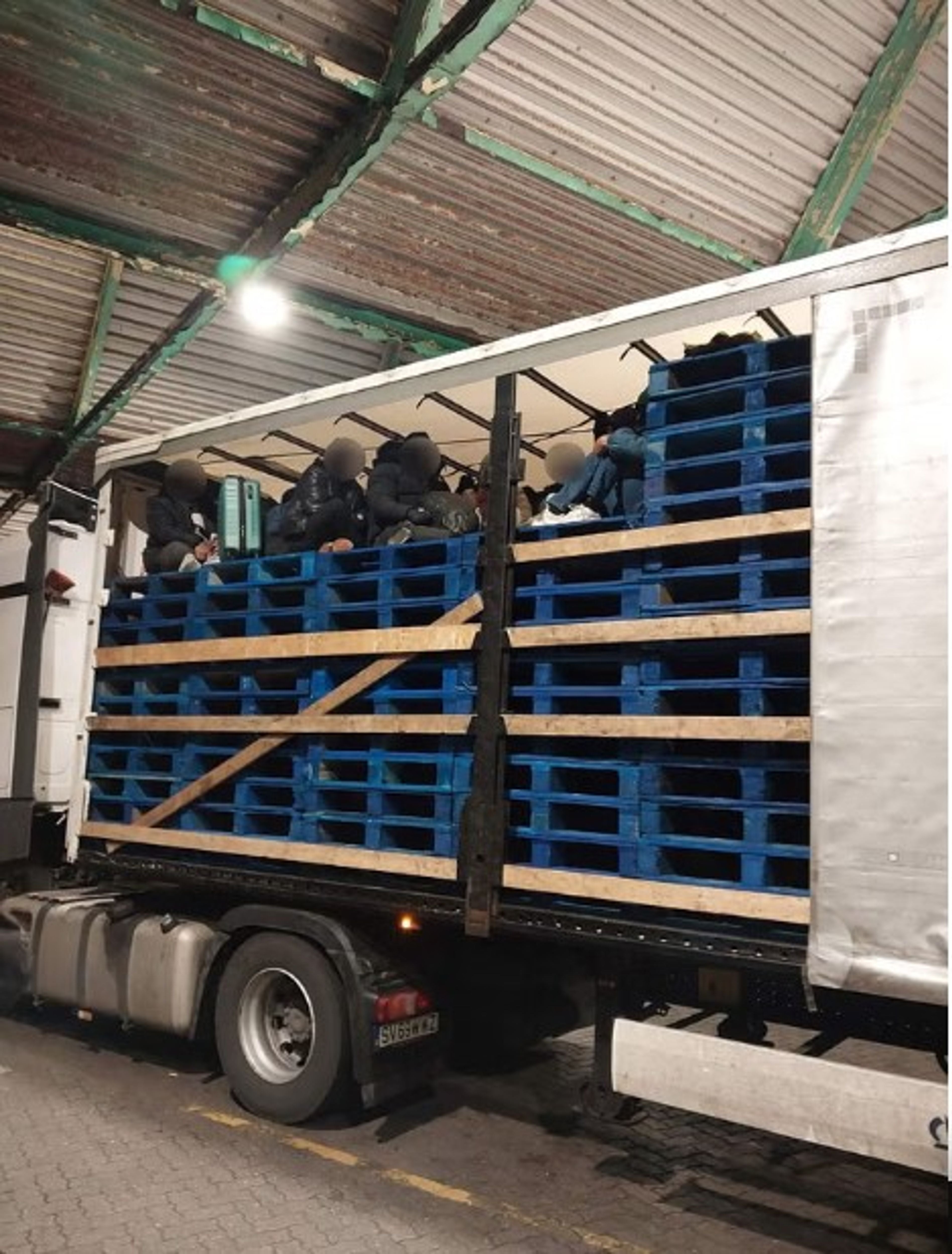 UK Gang Caught Smuggling Migrants to France