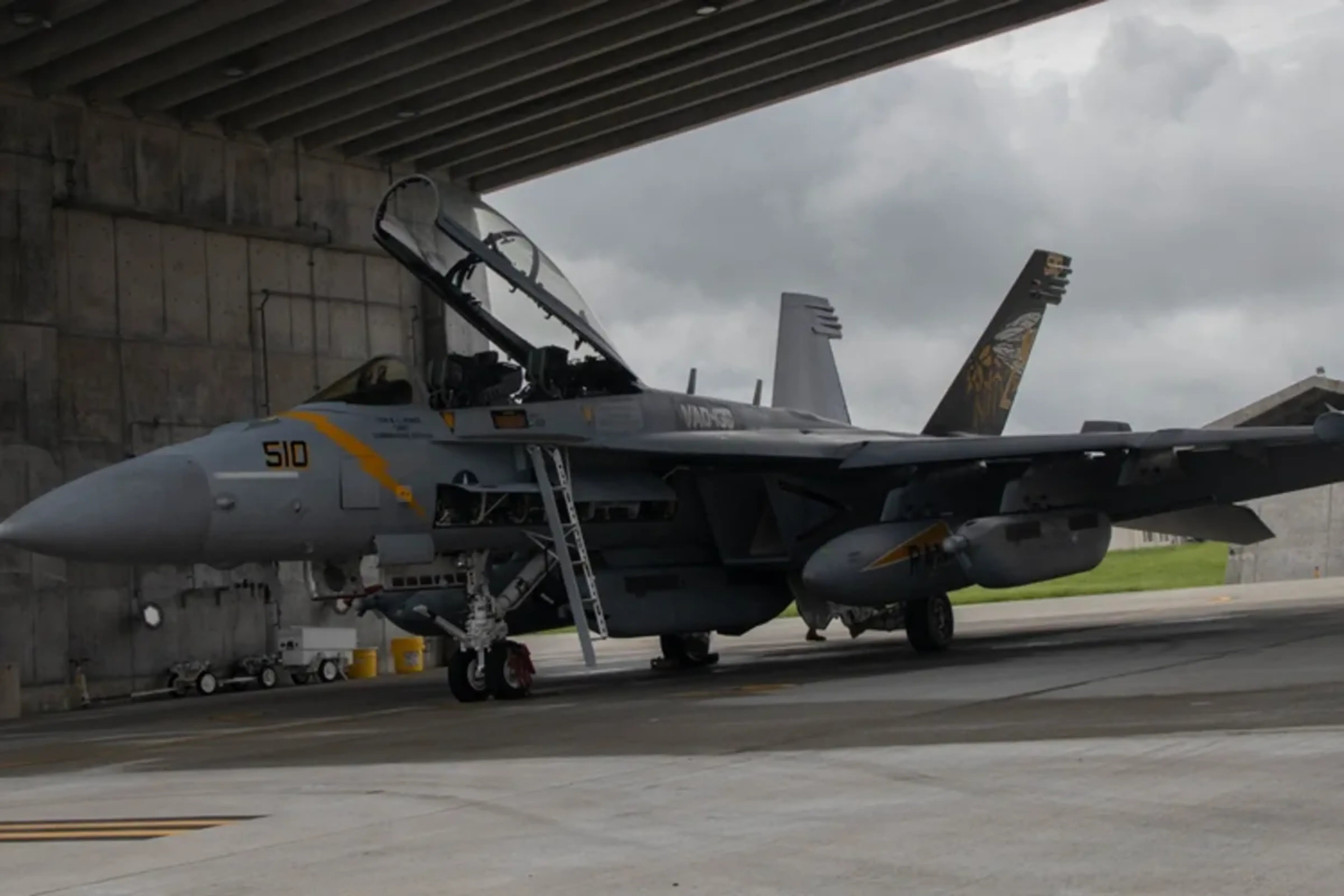Two Navy Jets Collided and Locked Together in Midair at an Idaho Air Show