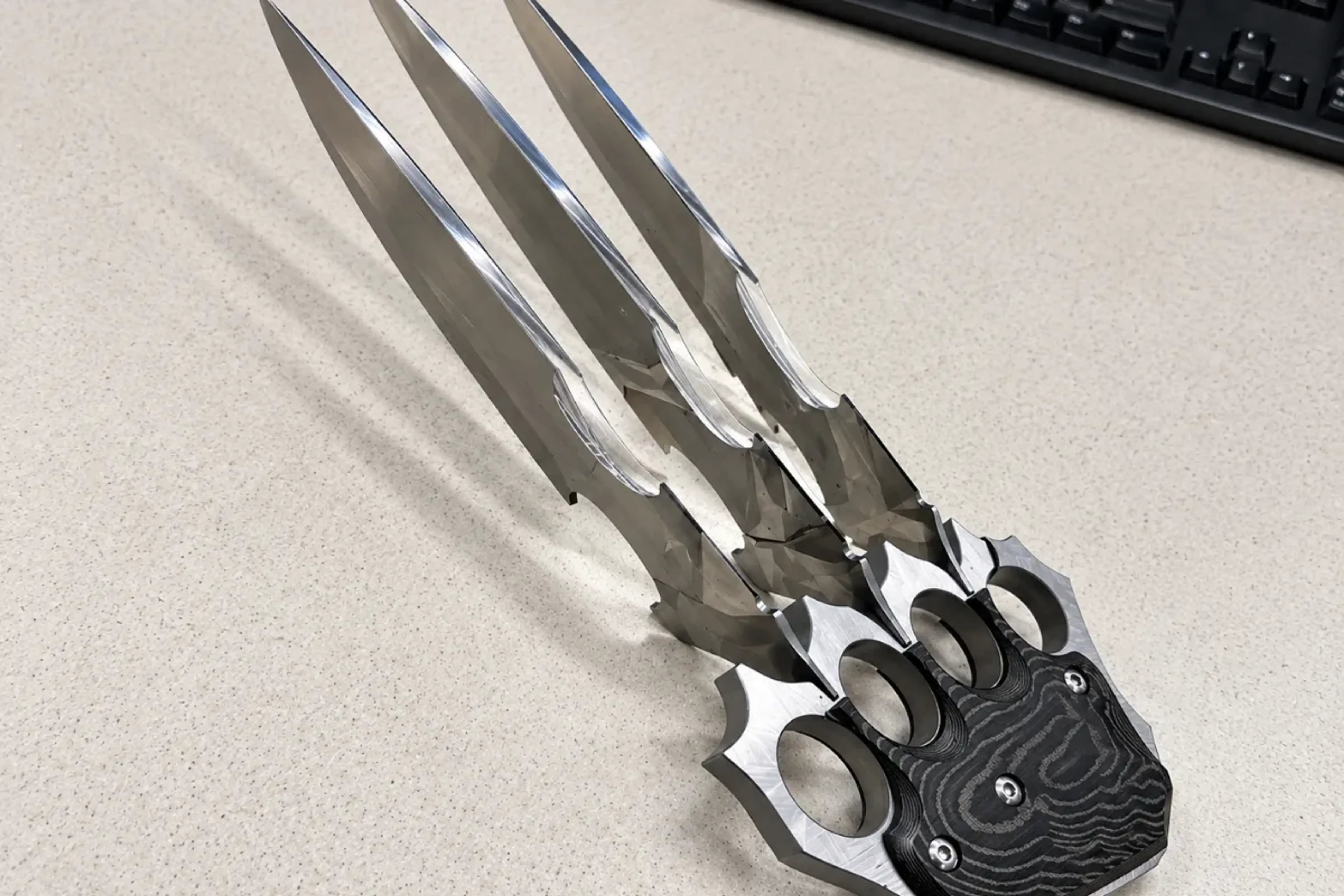 TSA Officers Spot Wolverine-Style Blades in Carry-On Bag at Seattle Airport