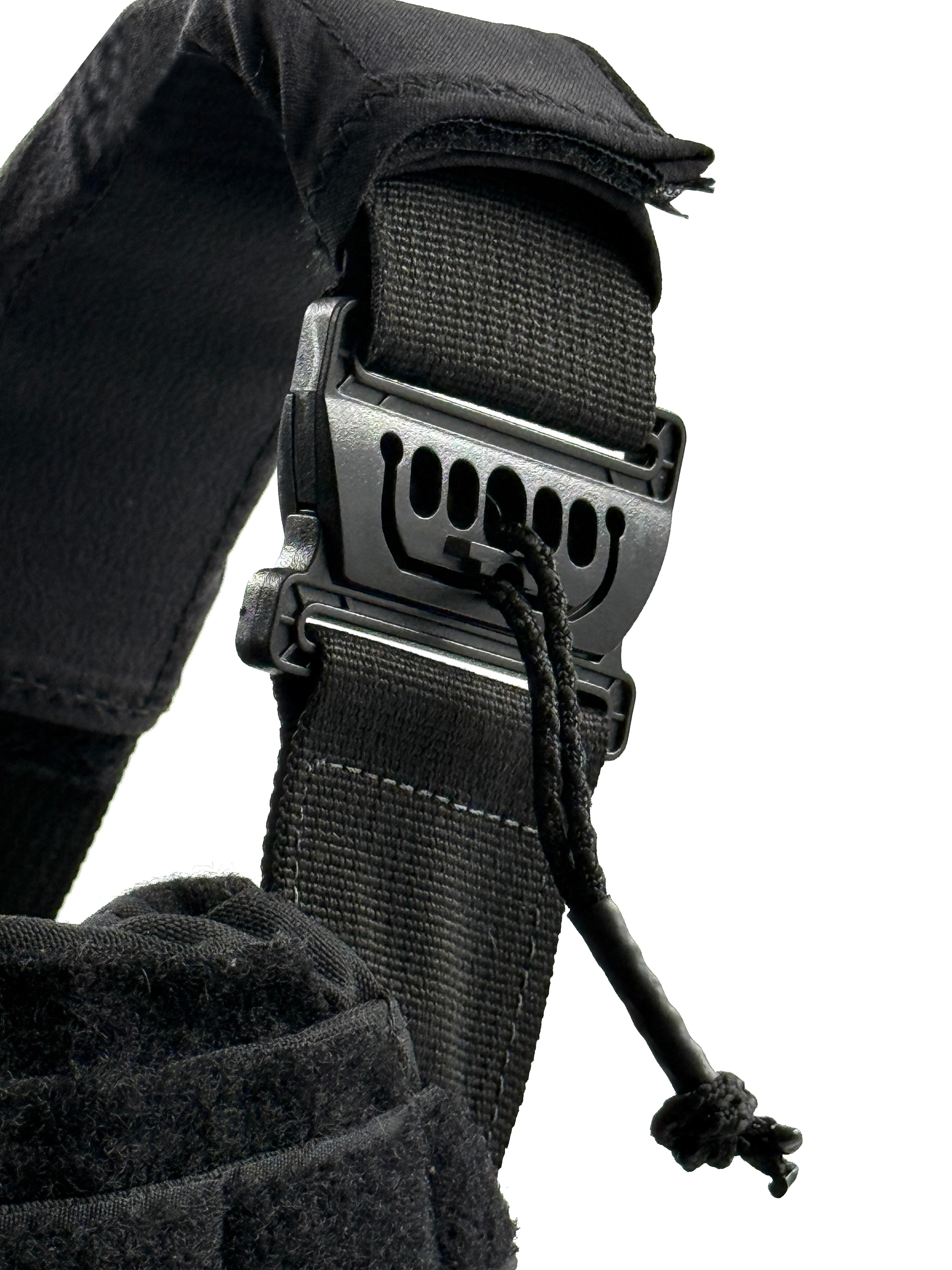 Close-up of Aspetto KWIQ PC-2 quick release system on plate carrier