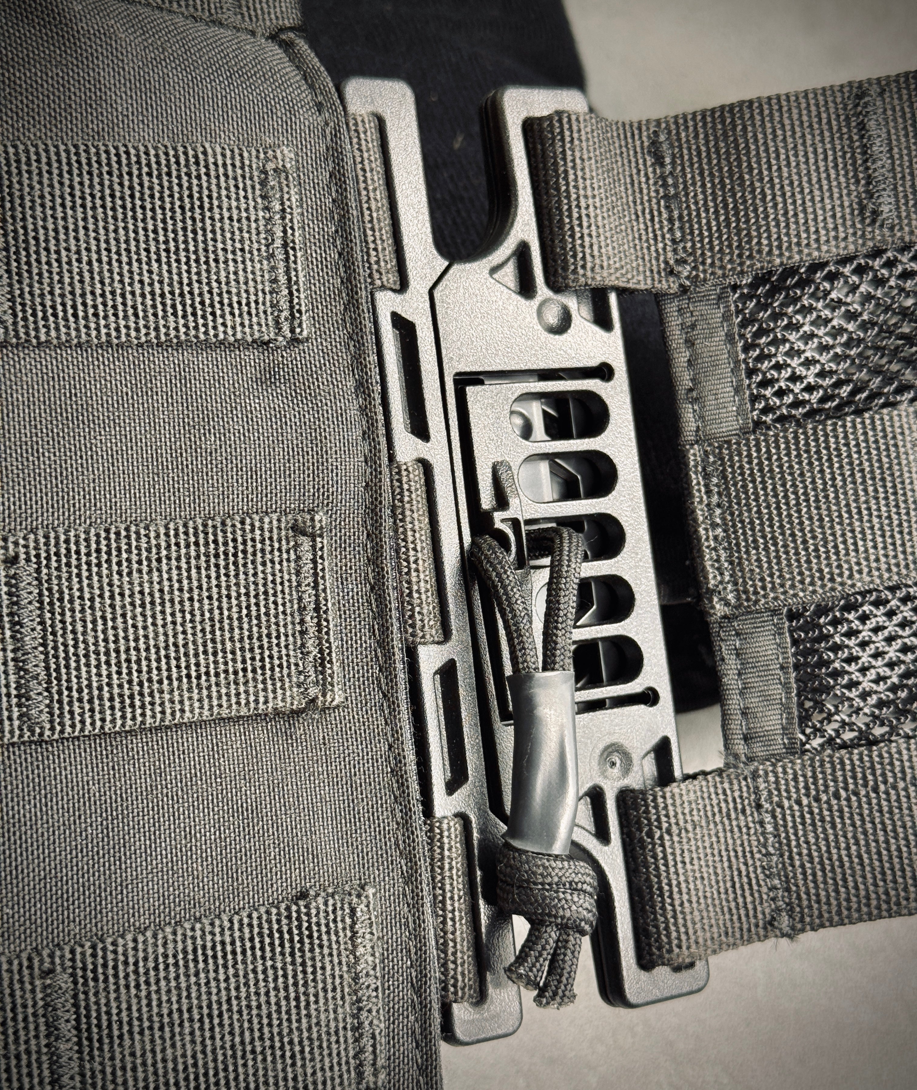 Military style MOLLE plate carrier body armor side view with quick release feature